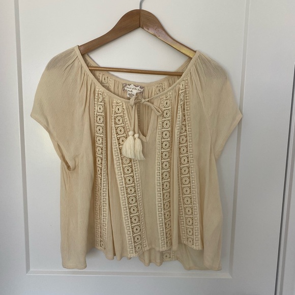 Band Of The Free Women’s Crochet Trim Peasant Top - Picture 1 of 7